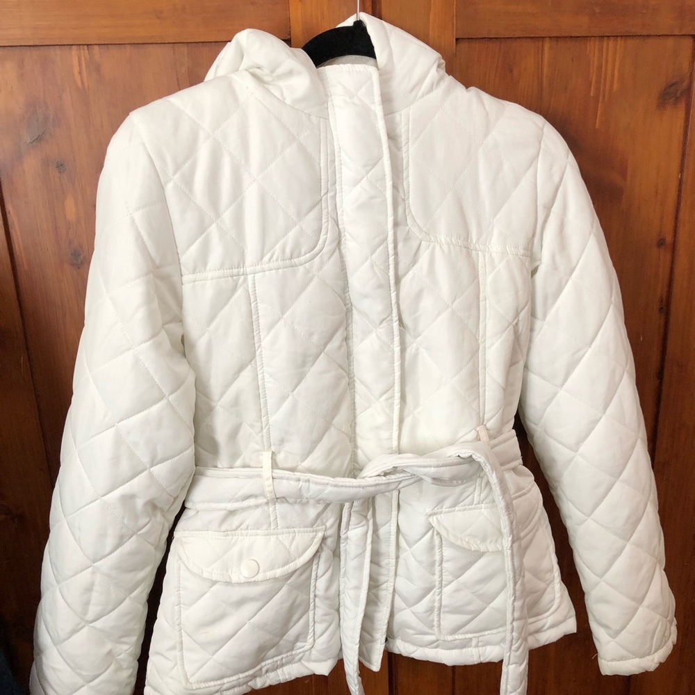 White winter coat with zipper, buttons,& cute belt